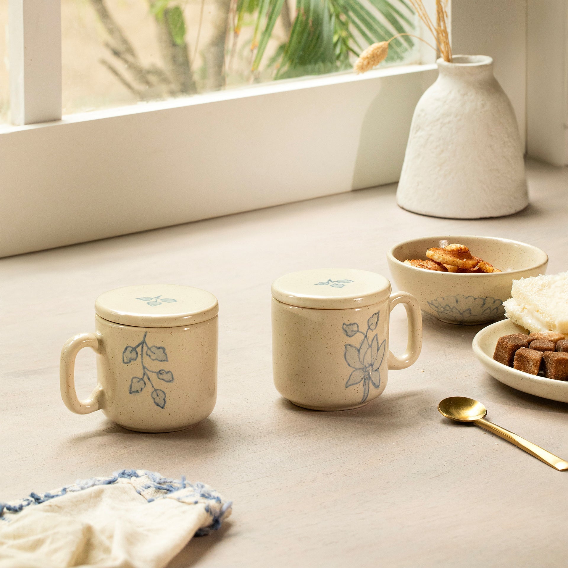 Blue Floral Ceramic Mug Set of 2 with Lid